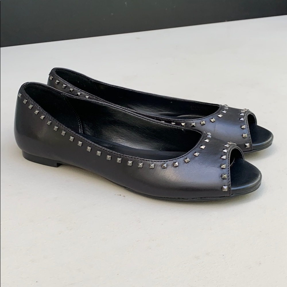 Cole Haan Open toe black flats. Size 5,5 B.